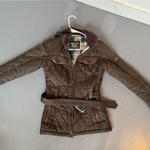 Barbour x Land Rover. Quilted Jacket in Brown and Cream with leather accents